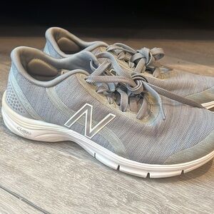 𝅺new balance 711 grey lightweight memory foam Cush running sneaker size 6